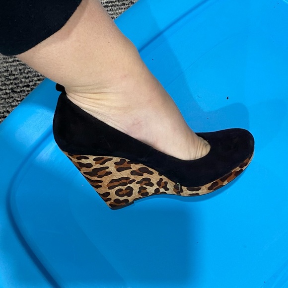 Beautiful leopard wedges - Picture 2 of 5